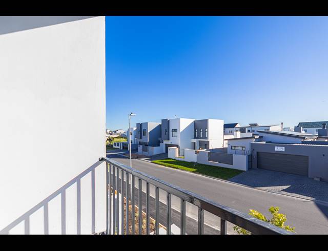 3 BEDROOM APARTMENT FOR SALE IN SANDOWN